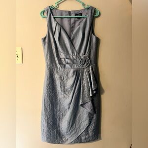 Adrianna Papell sz 8 sleeveless, satin, v neck, silver grey knee length dress.